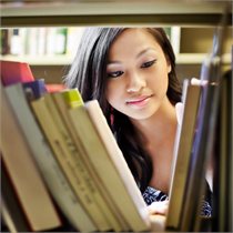 student w bibliotece